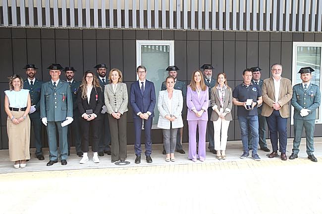 Galardonados y autoridades.