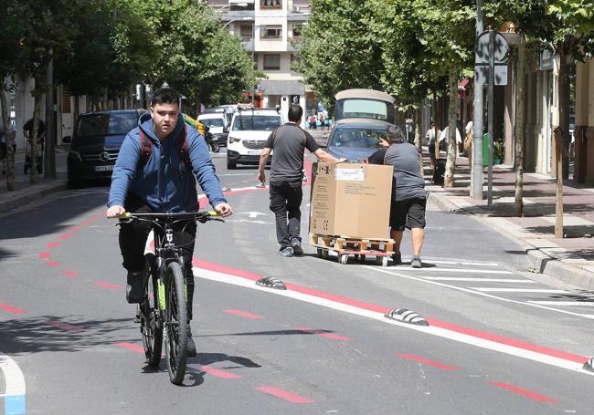 Avenida de Portugal, antes de la eliminación del carril bici