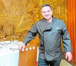 Carlos Aguirre, en el restaurante.