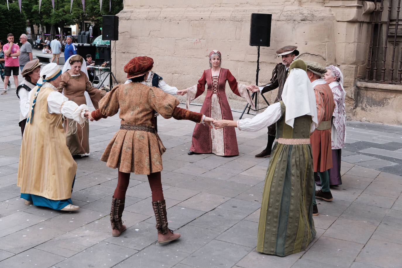 Pregón infantil y bailes renancentistas