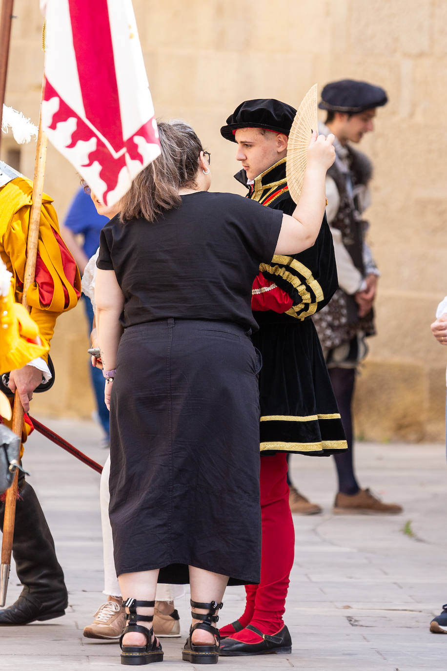 Desfile de Carlos V por las calles de Logroño