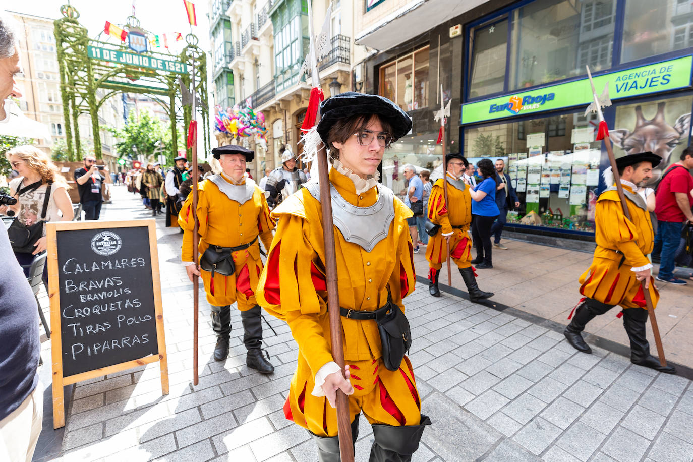 Desfile de Carlos V por las calles de Logroño