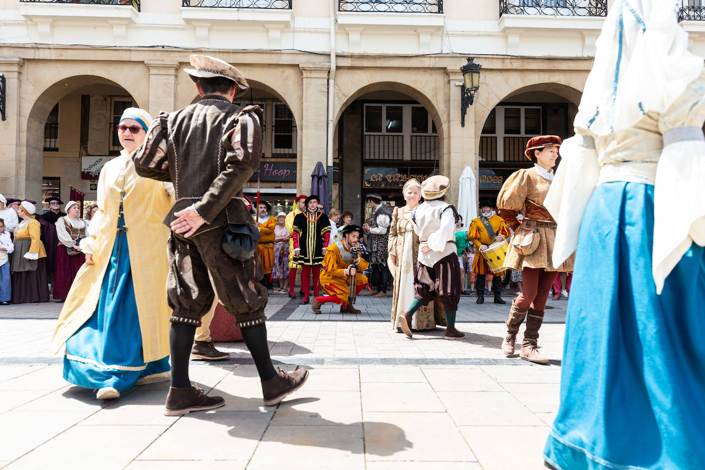 Desfile de Carlos V por las calles de Logroño