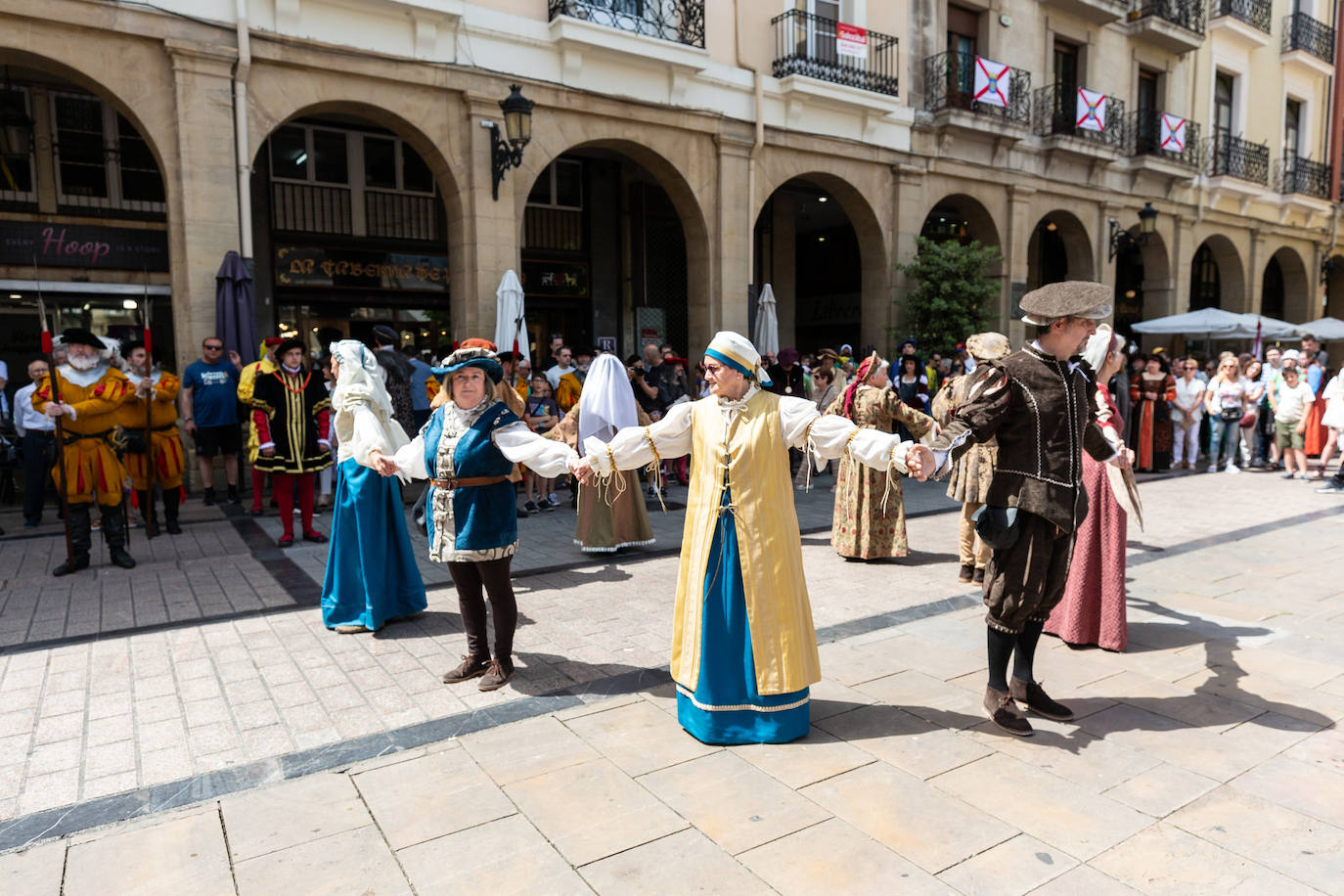 Desfile de Carlos V por las calles de Logroño