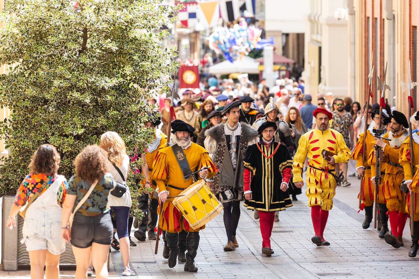 Desfile de Carlos V por las calles de Logroño