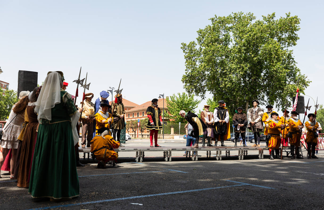 Desfile de Carlos V por las calles de Logroño