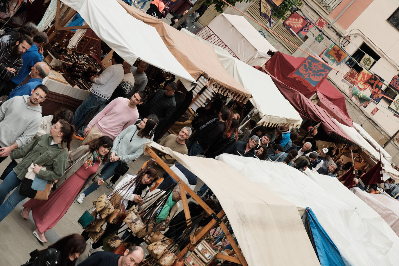 Ambiente bernabeo y mercado renacentista