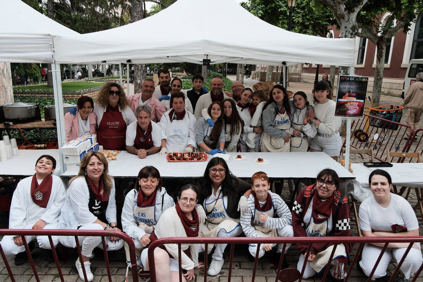 Degustación de chorizo en la Glorieta, a cargo de la peña La Alegría