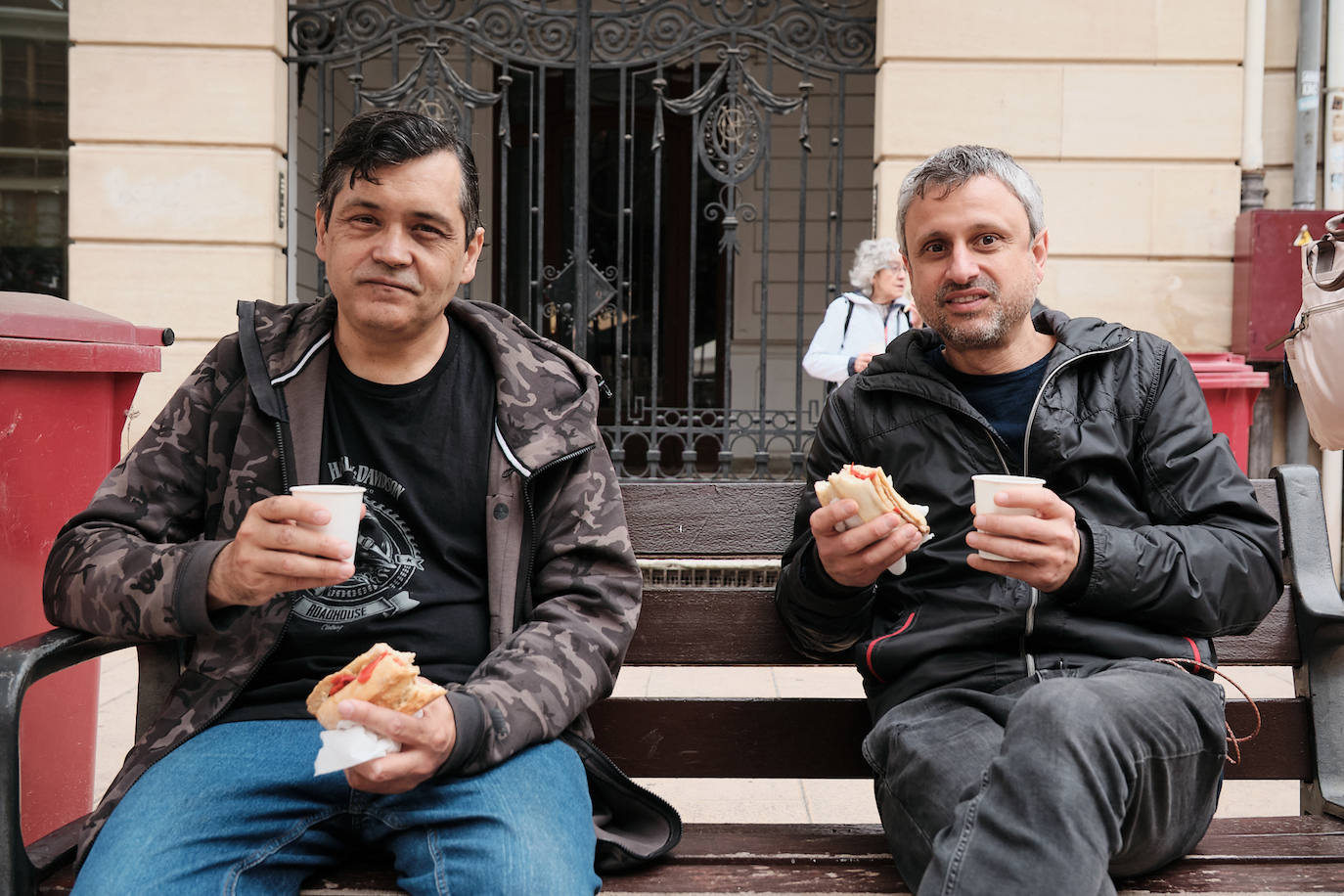 Degustación de panceta curada con pimientos. Peña Los Brincos