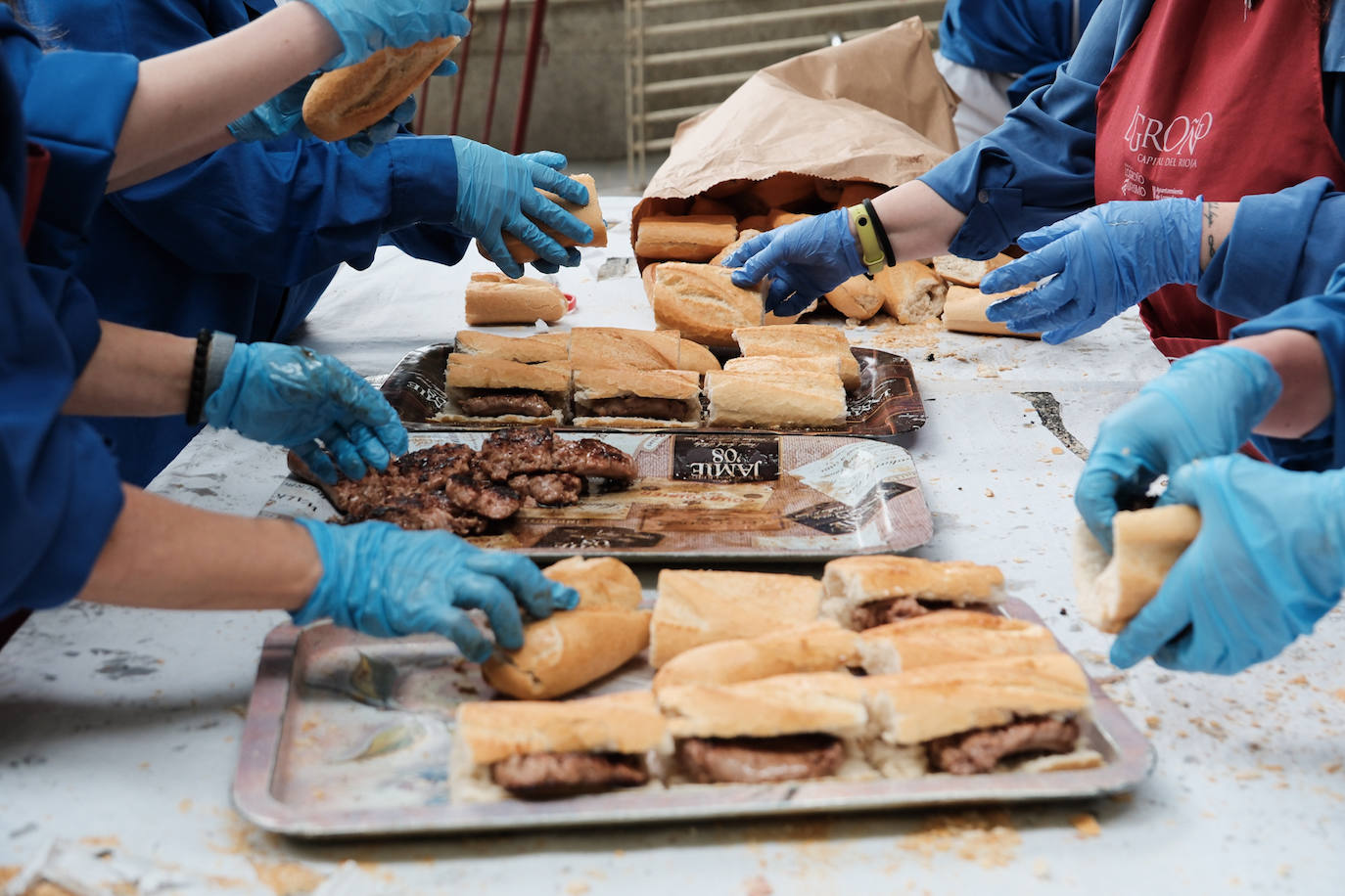 Degustación de chorizo en el Ayuntamiento, por la peña La Unión