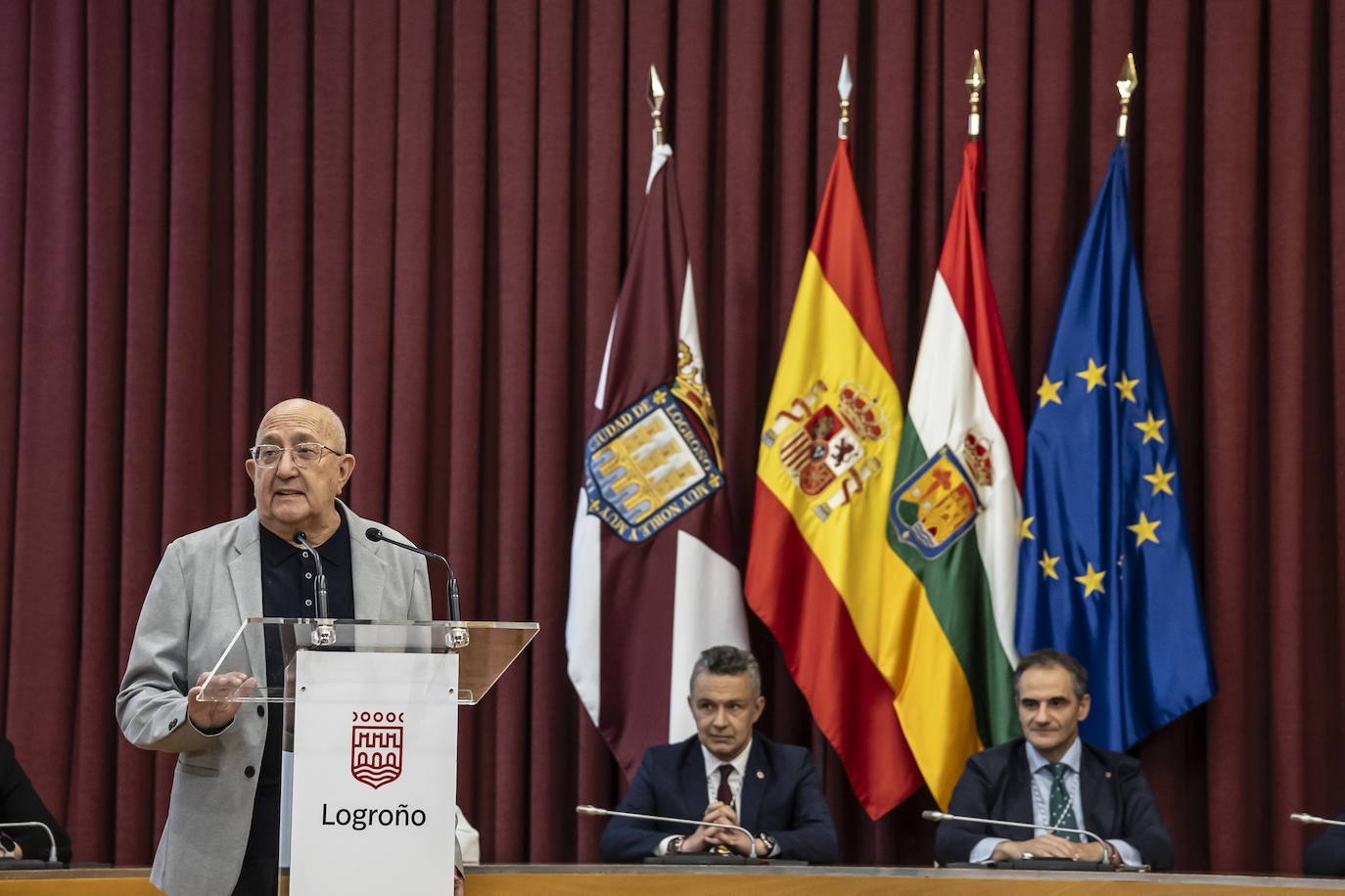 Calzada, Ibarrula y Sáenz, insignias de San Bernabé