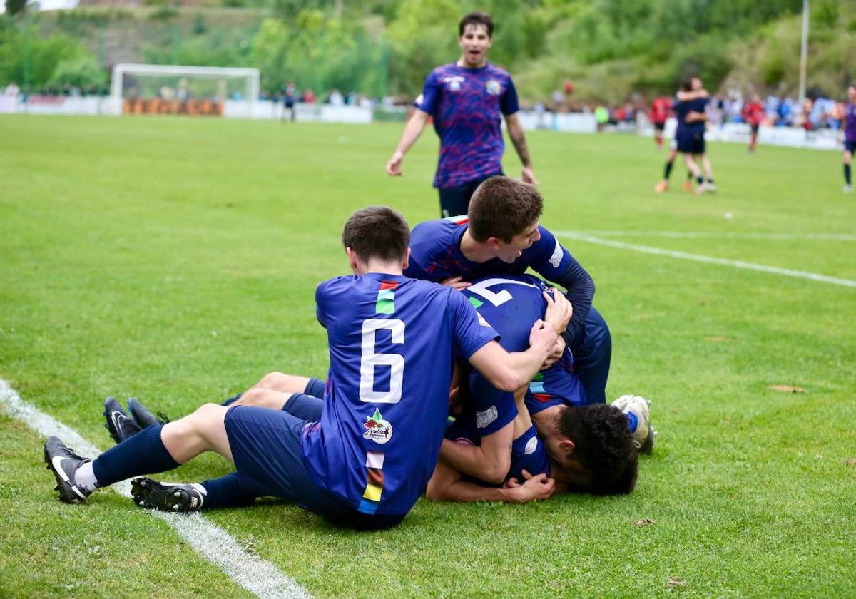 Celebración de los jugadores del Anguiano.