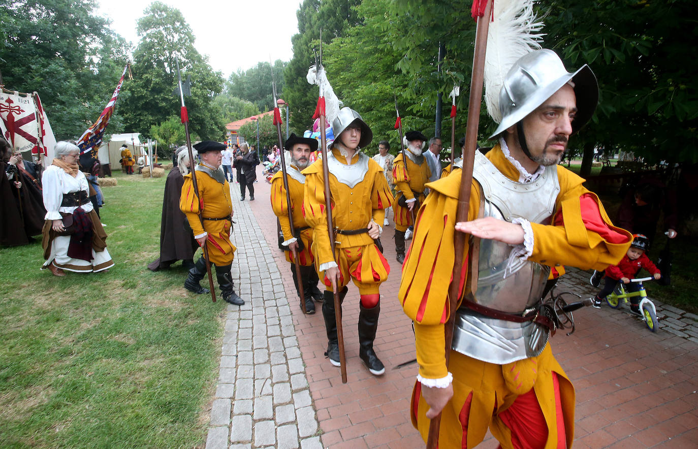 Recreación del campameto de la milicia logroñesa y desfiles por Logroño