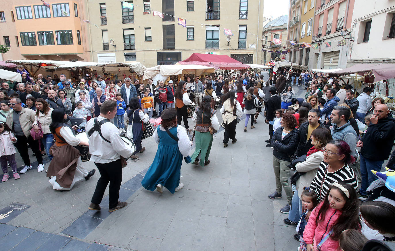 Recreación del campameto de la milicia logroñesa y desfiles por Logroño