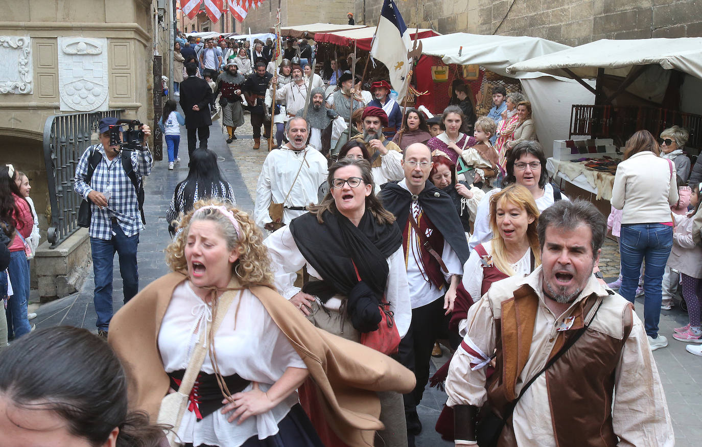 Recreación del campameto de la milicia logroñesa y desfiles por Logroño