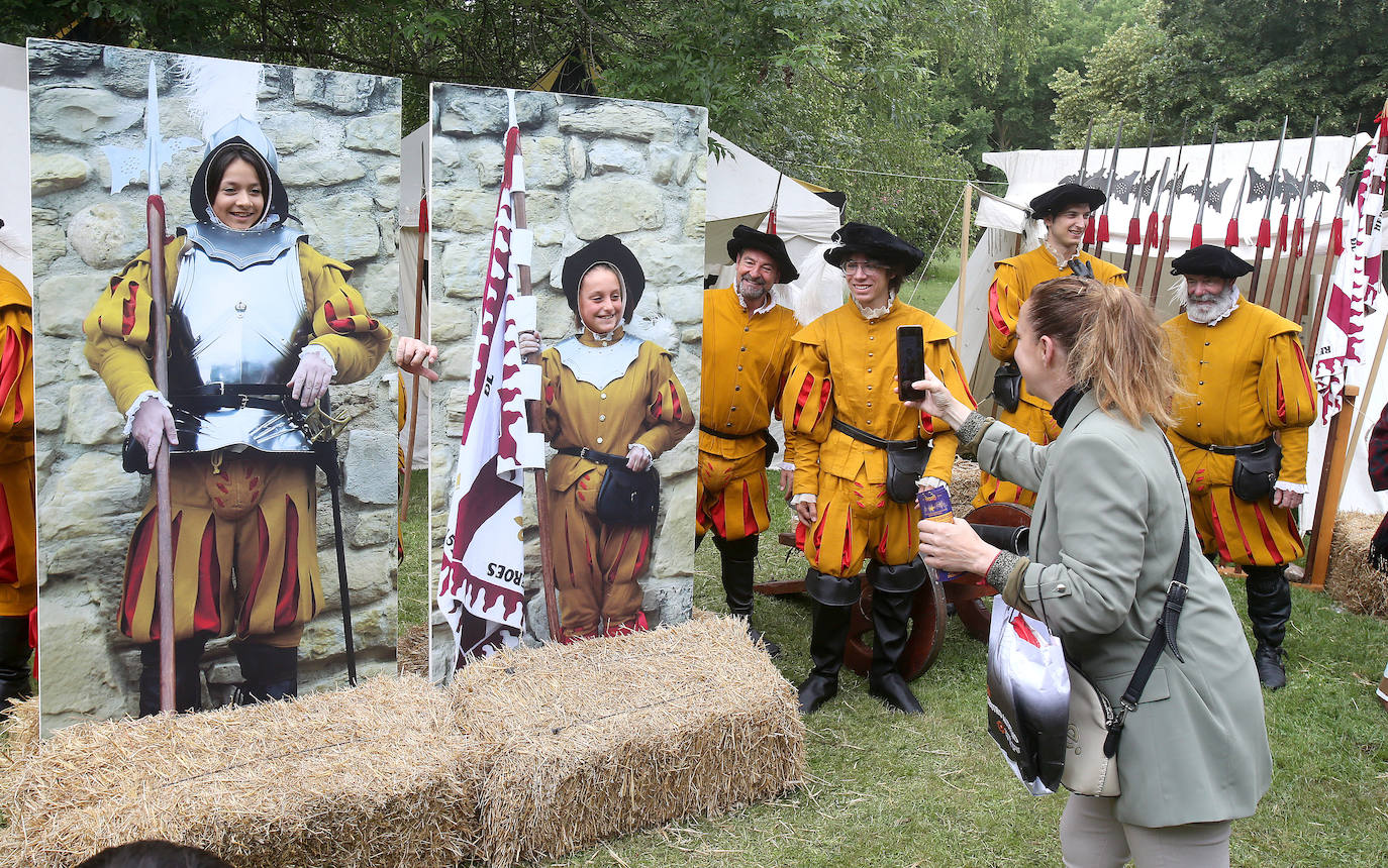 Recreación del campameto de la milicia logroñesa y desfiles por Logroño