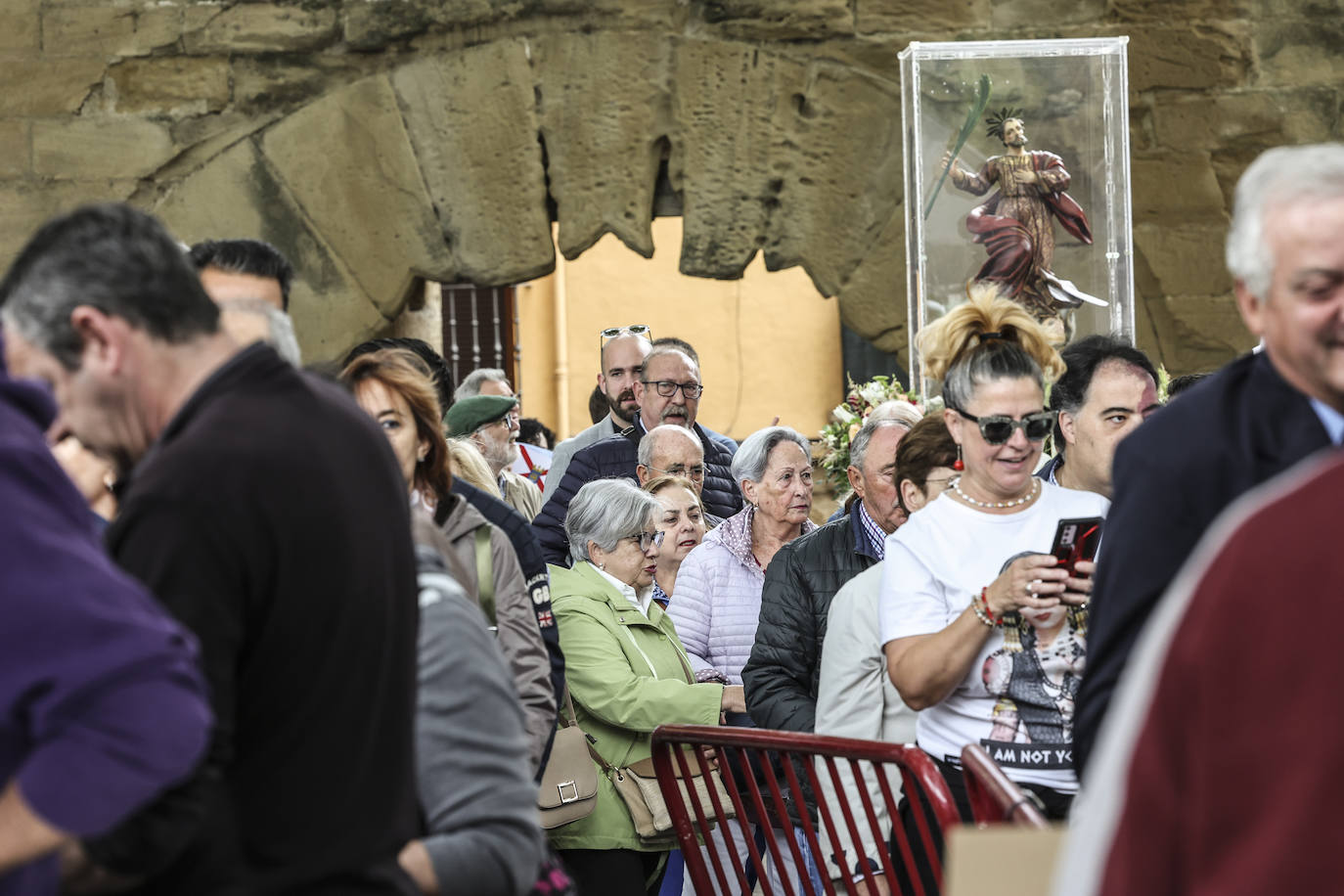 Logroño cumple con la tradición del reparto del pez