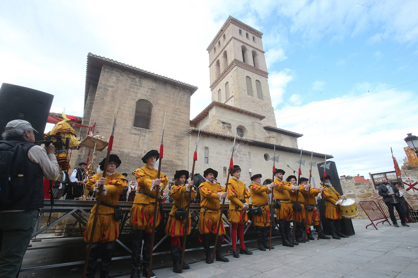 Homenaje a la Ciudad de Logroño. Llegada de Carlos V y entrega de la Flor de Lis al Escudo de Logroño