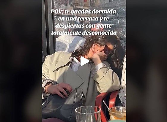 Se queda dormida en una terraza de Logroño y sus amigas se la 'juegan'