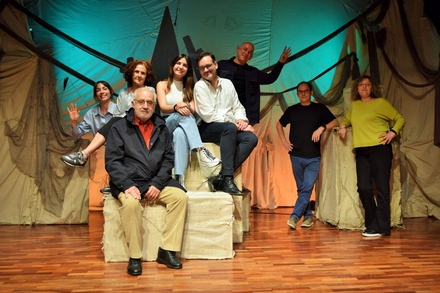 Rebeca Apellániz, Menchu Muro, Megan Duval, Eduardo Estefanía, Juan Luis Herrero, Míchel Blanco, María José Pascual y, en primer término, Vicente Cuadrado.