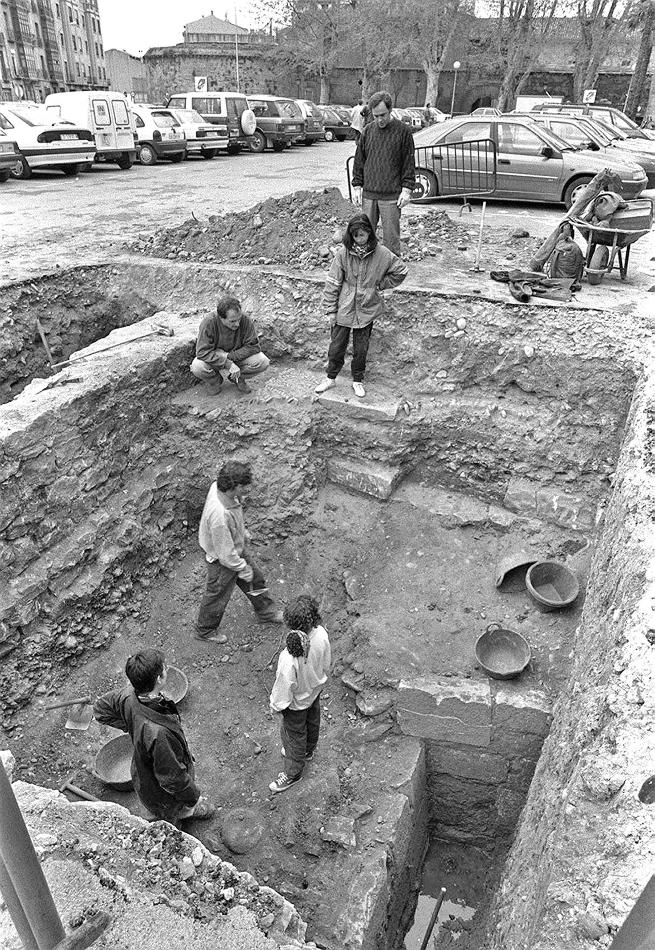 Excavaciones realizadas en el aparcamiento vigilado en 1997