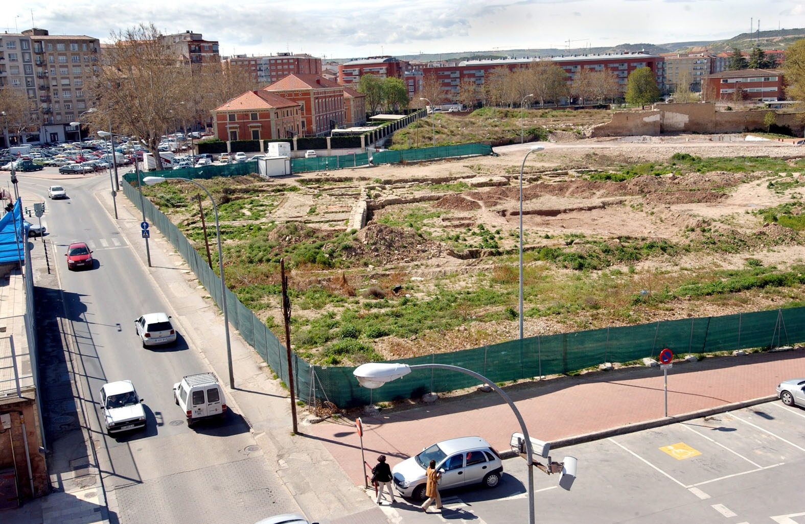 Parte del aparcamiento provisional antes de que lo fuera