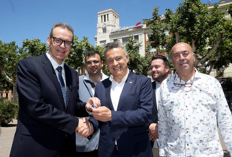 Acto de entrega de llaves en El Espolón este miércoles.