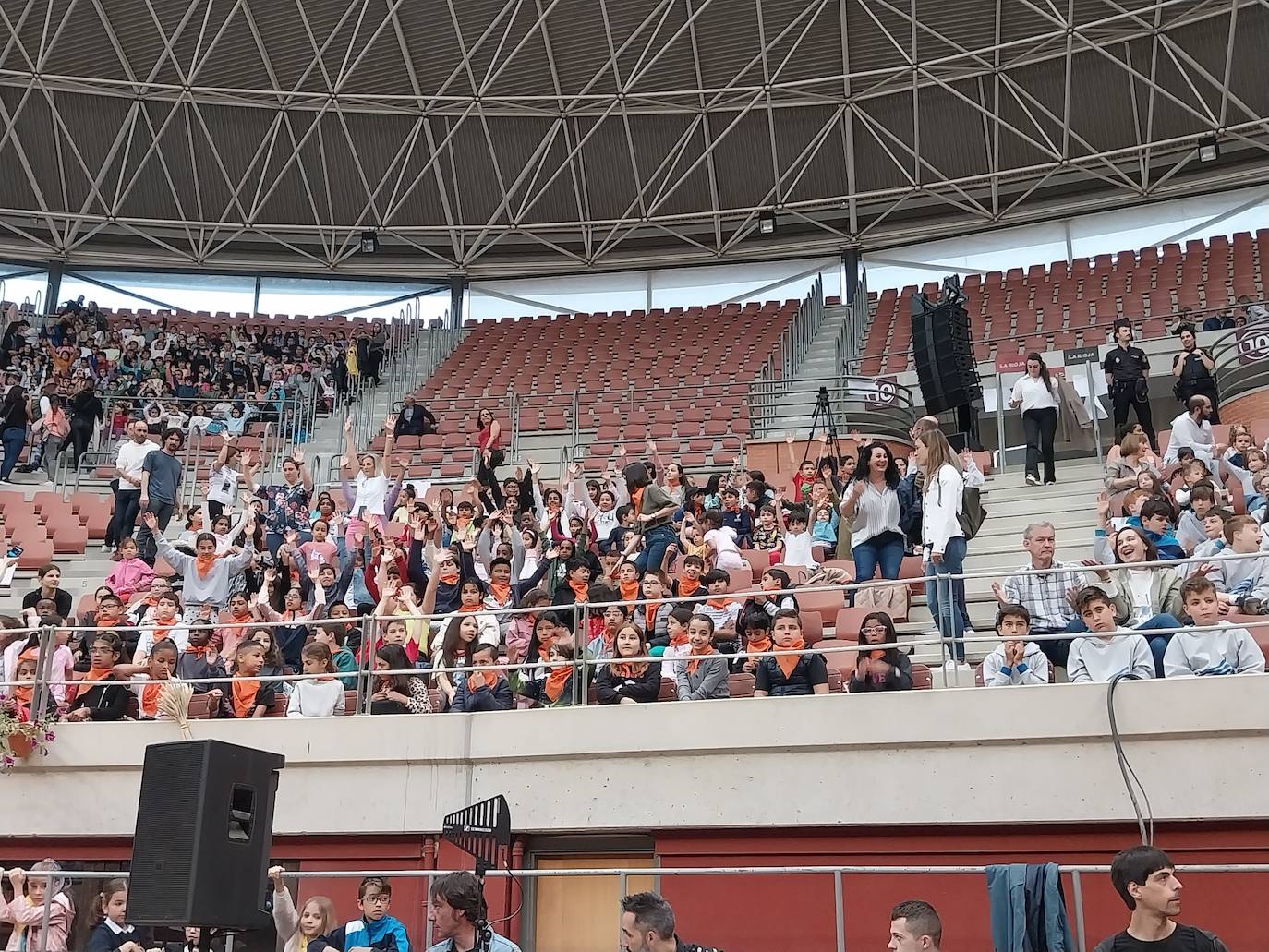 Exhibición de la Policía Nacional para niños en La Ribera