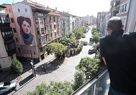 Bretón en el sentido oeste-este en el que actualmente circulan los vehículos a motor (y donde el supuesto carril bici iría en sentido contrario).