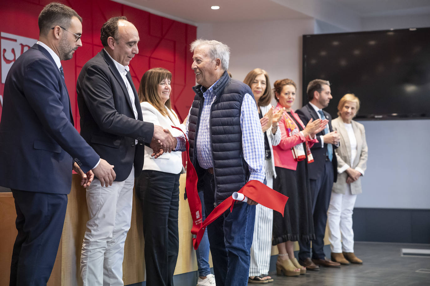Graduación de adultos en la Universidad de la Experiencia
