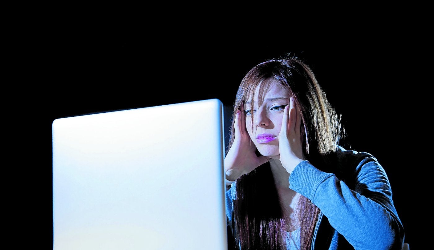 El monitoreo de contenidos por parte de la familia es esencial para evitar disgustos.