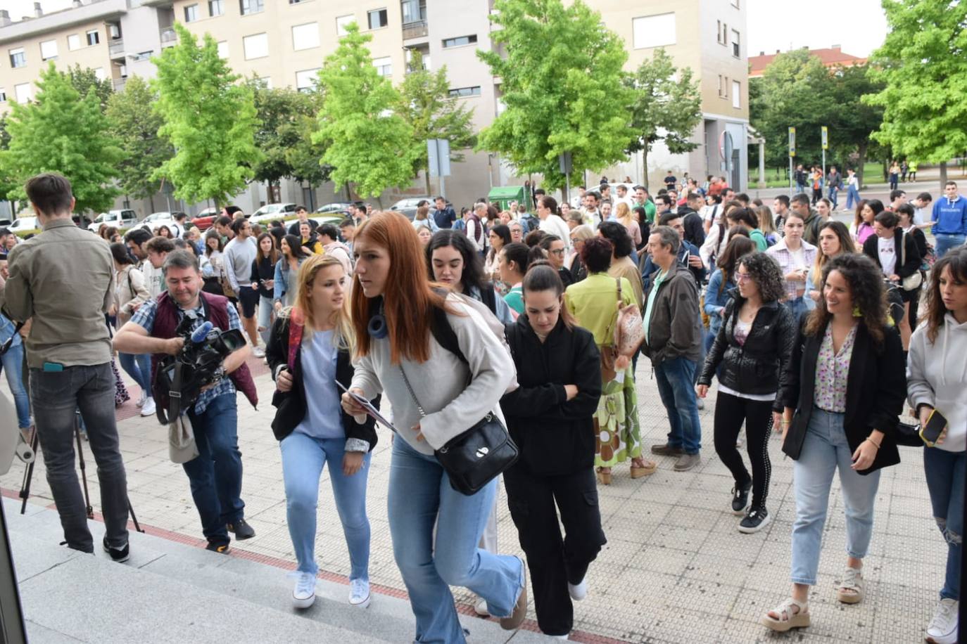 Cientos de aspirantes, en las oposiciones de Educación