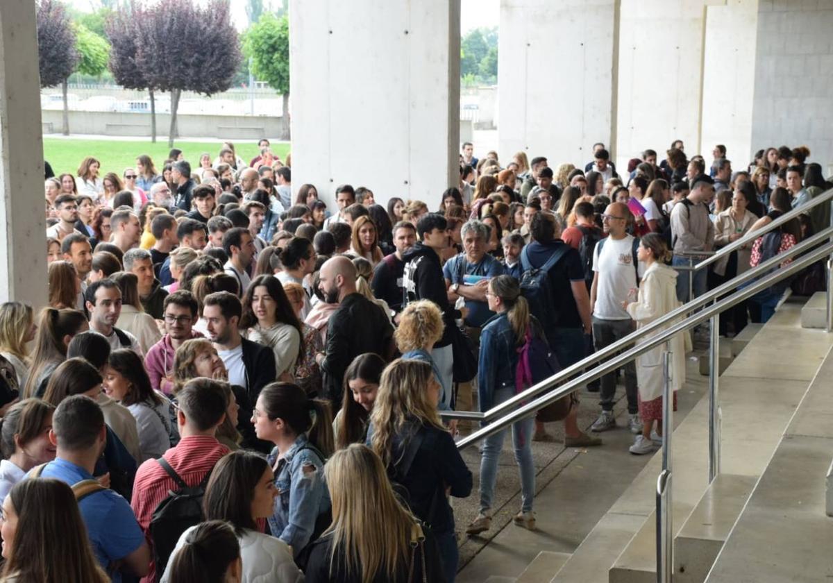 Cientos de aspirantes, en las oposiciones de Educación