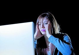 El monitoreo de contenidos por parte de la familia es esencial para evitar disgustos.