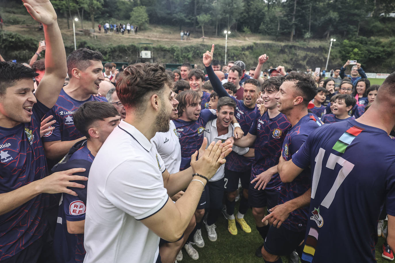 Anguiano celebra el ascenso de su equipo a Segunda Federación