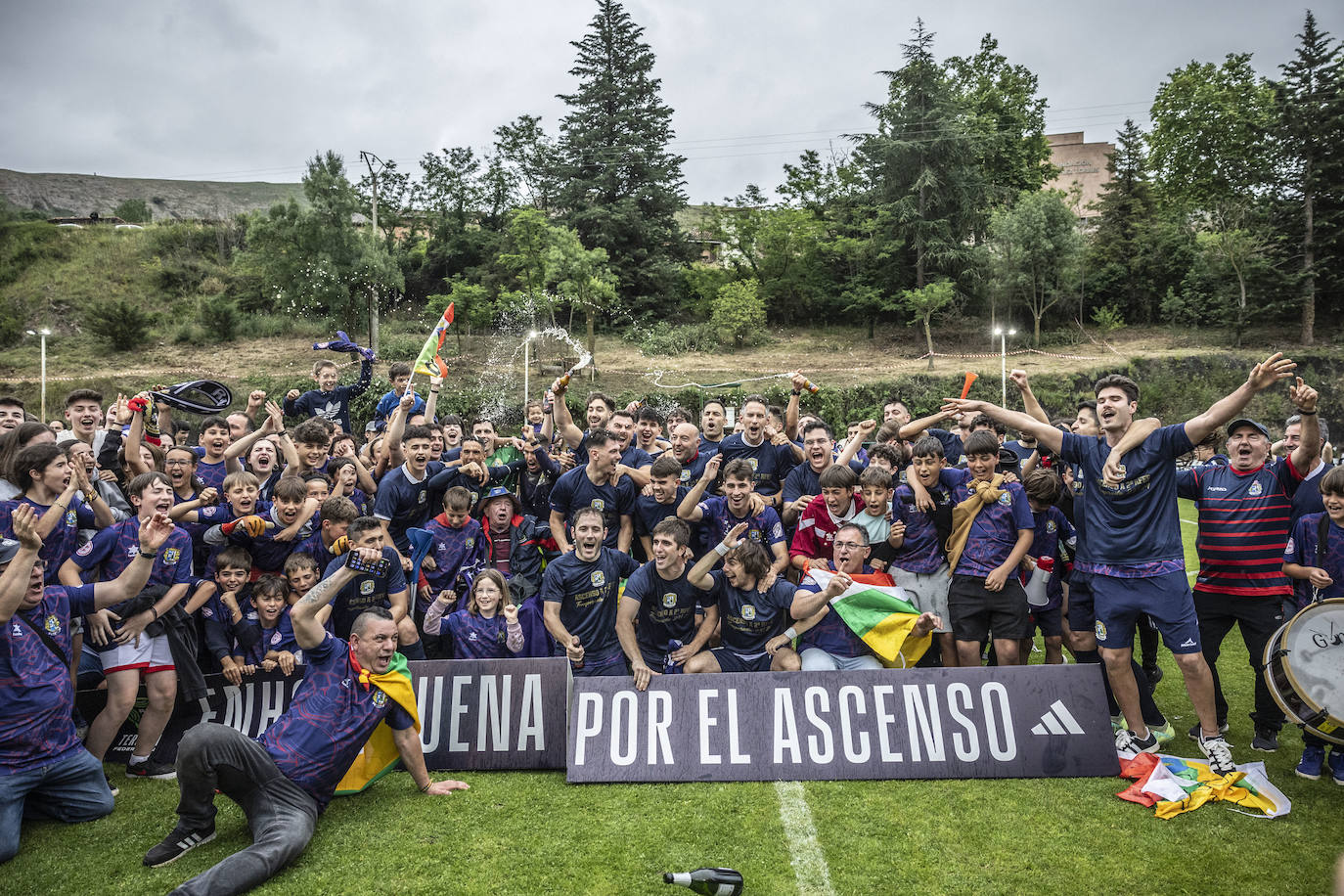 Anguiano celebra el ascenso de su equipo a Segunda Federación