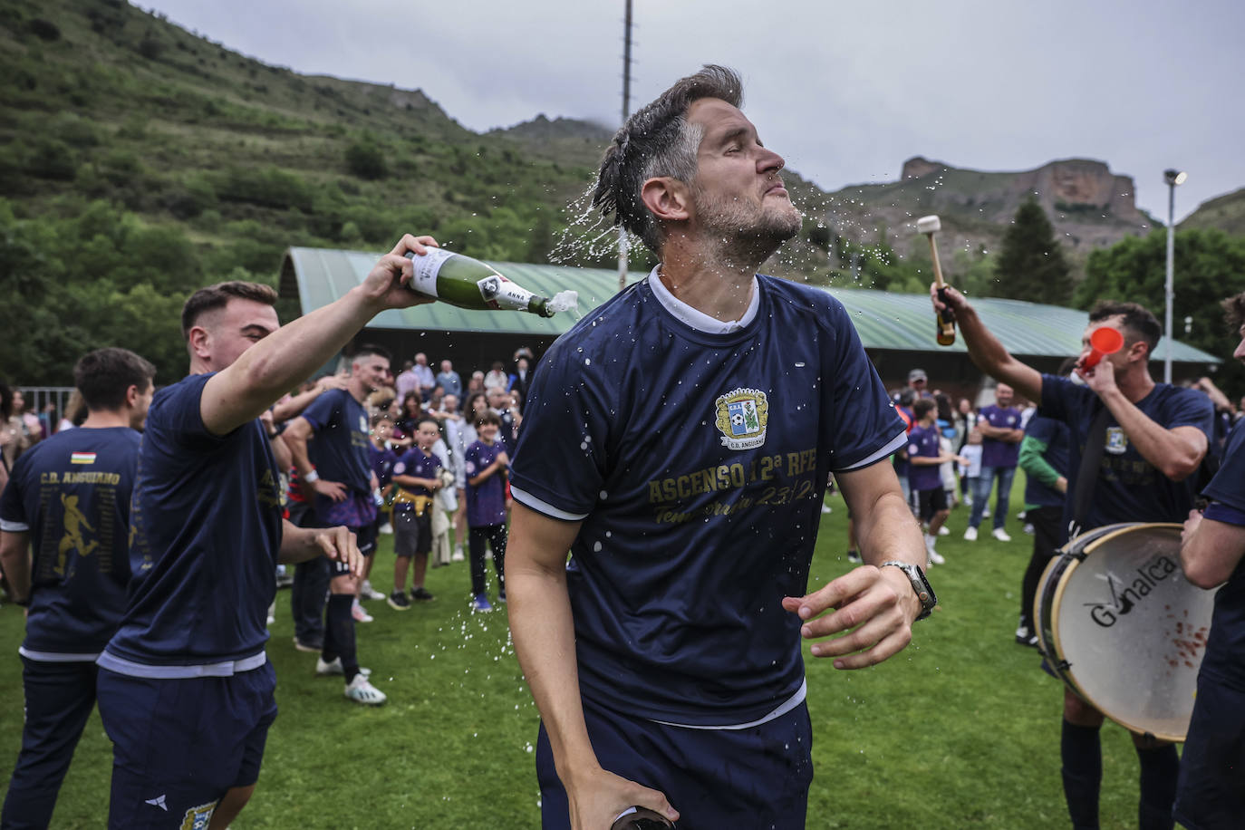 Anguiano celebra el ascenso de su equipo a Segunda Federación