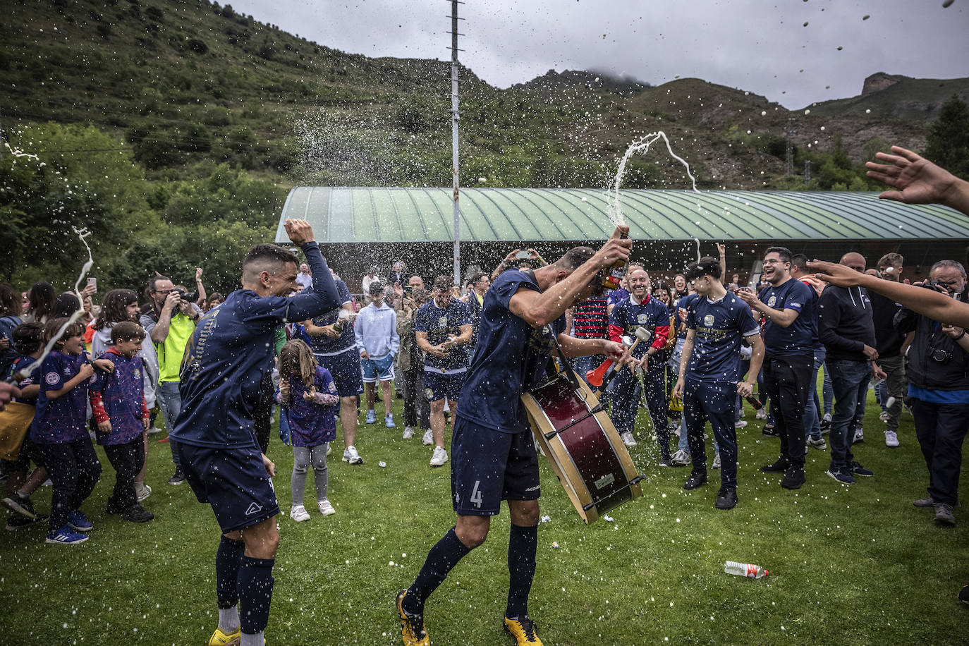 Anguiano celebra el ascenso de su equipo a Segunda Federación