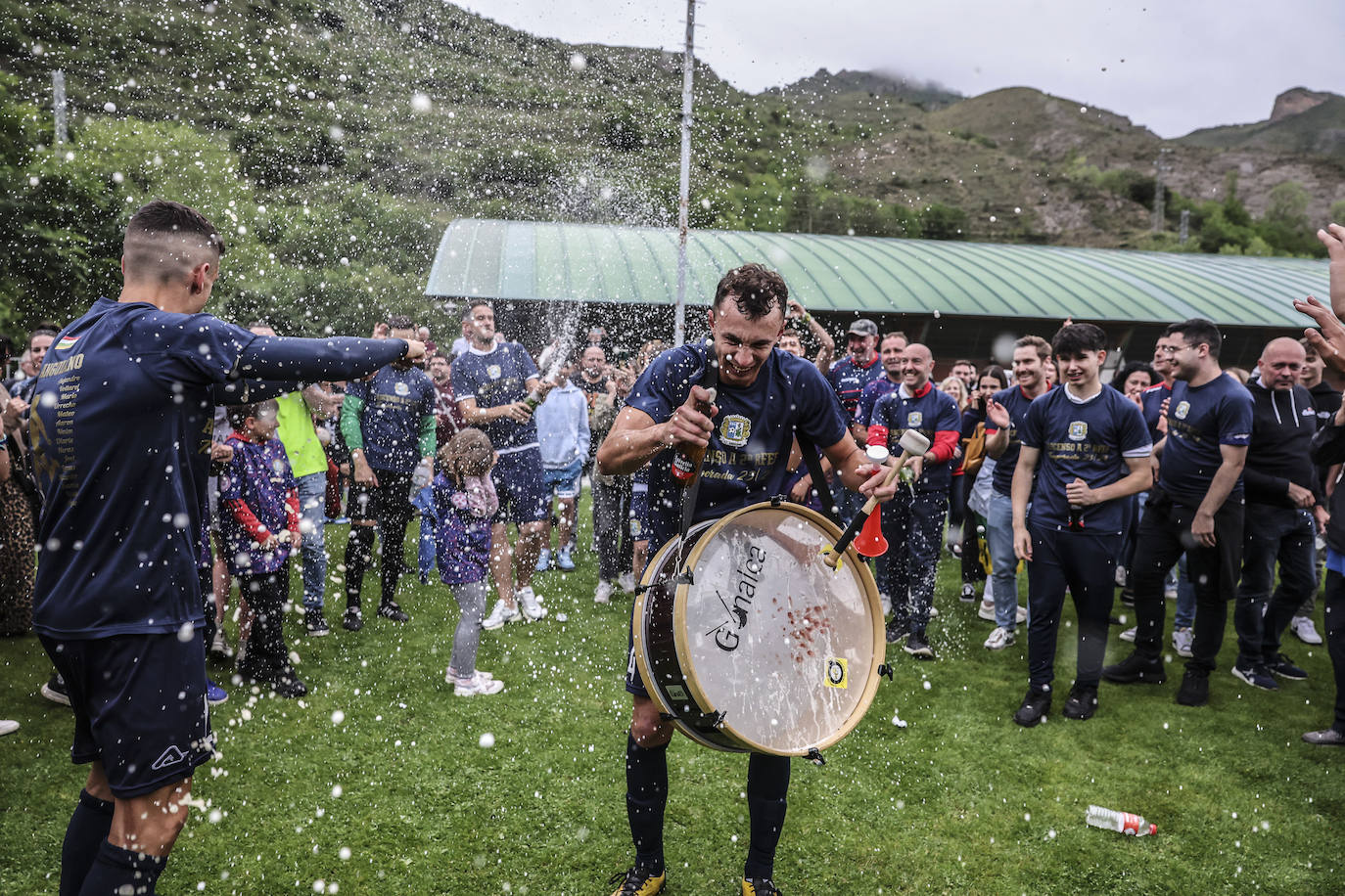 Anguiano celebra el ascenso de su equipo a Segunda Federación