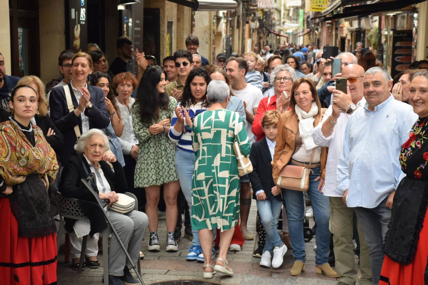 La calle San Juan ya está de fiesta