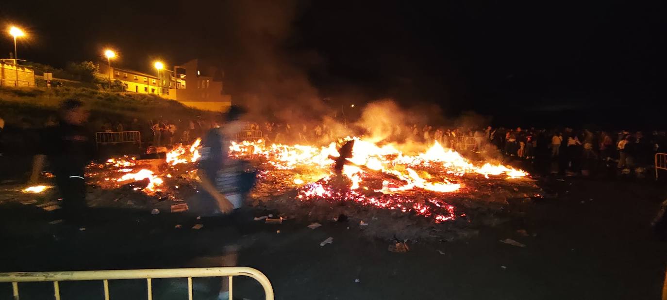 Las hogueras de San Juan arden en toda La Rioja