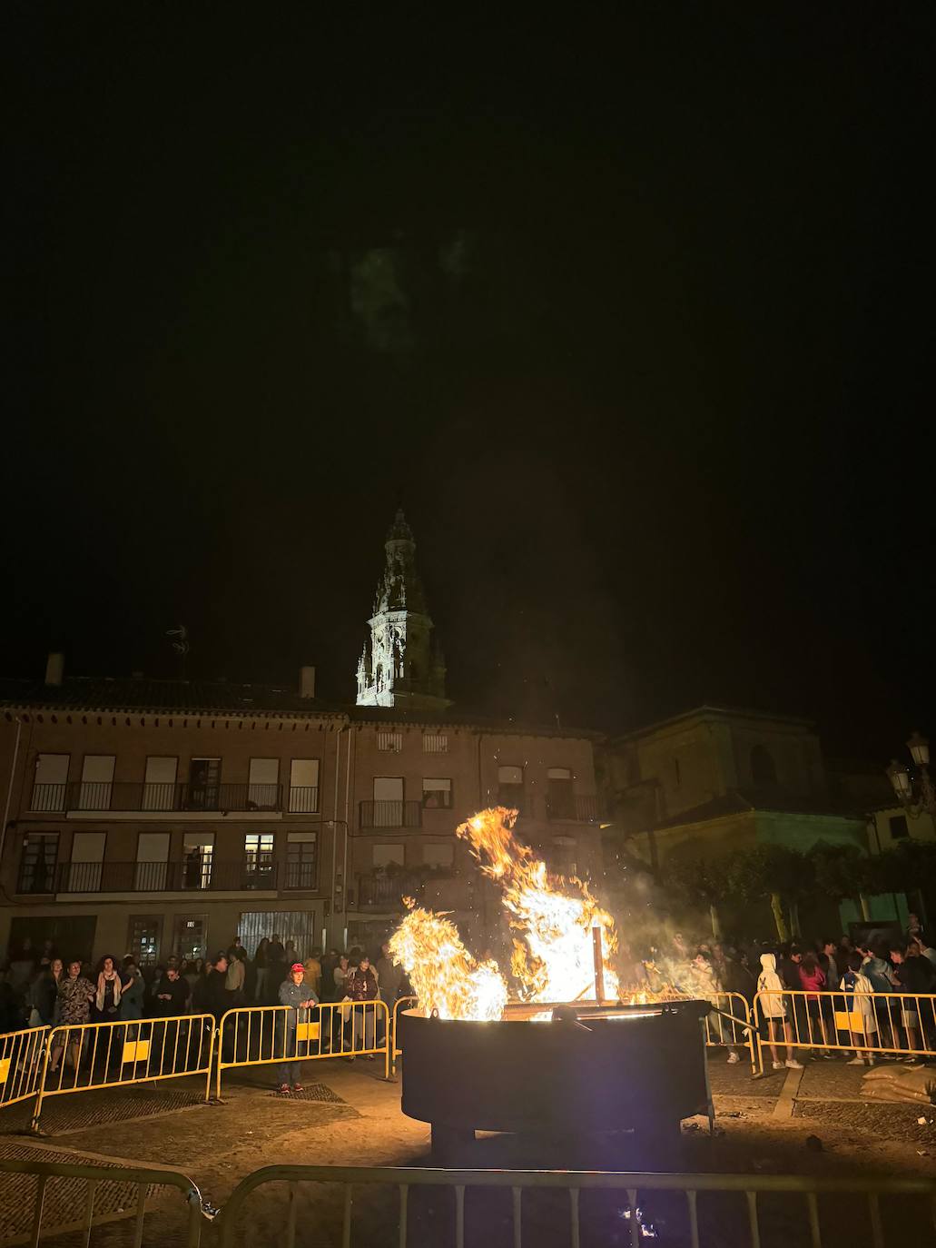 Las hogueras de San Juan arden en toda La Rioja