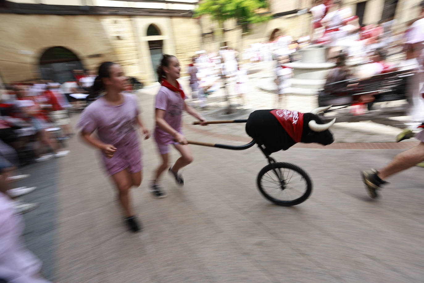 La Batalla del Vino infantil, en imágenes