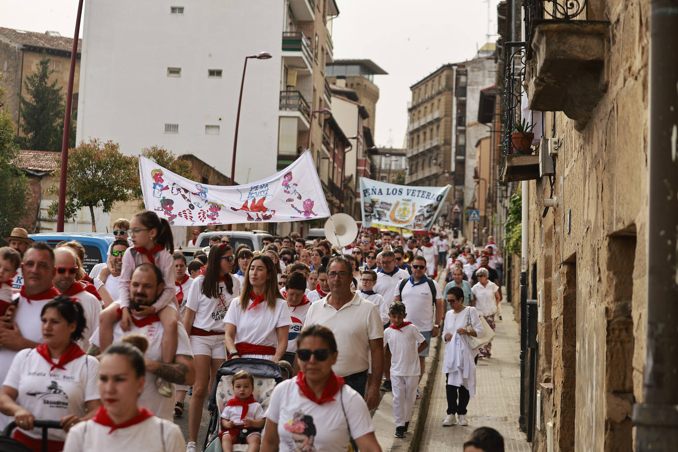 La Batalla del Vino infantil, en imágenes