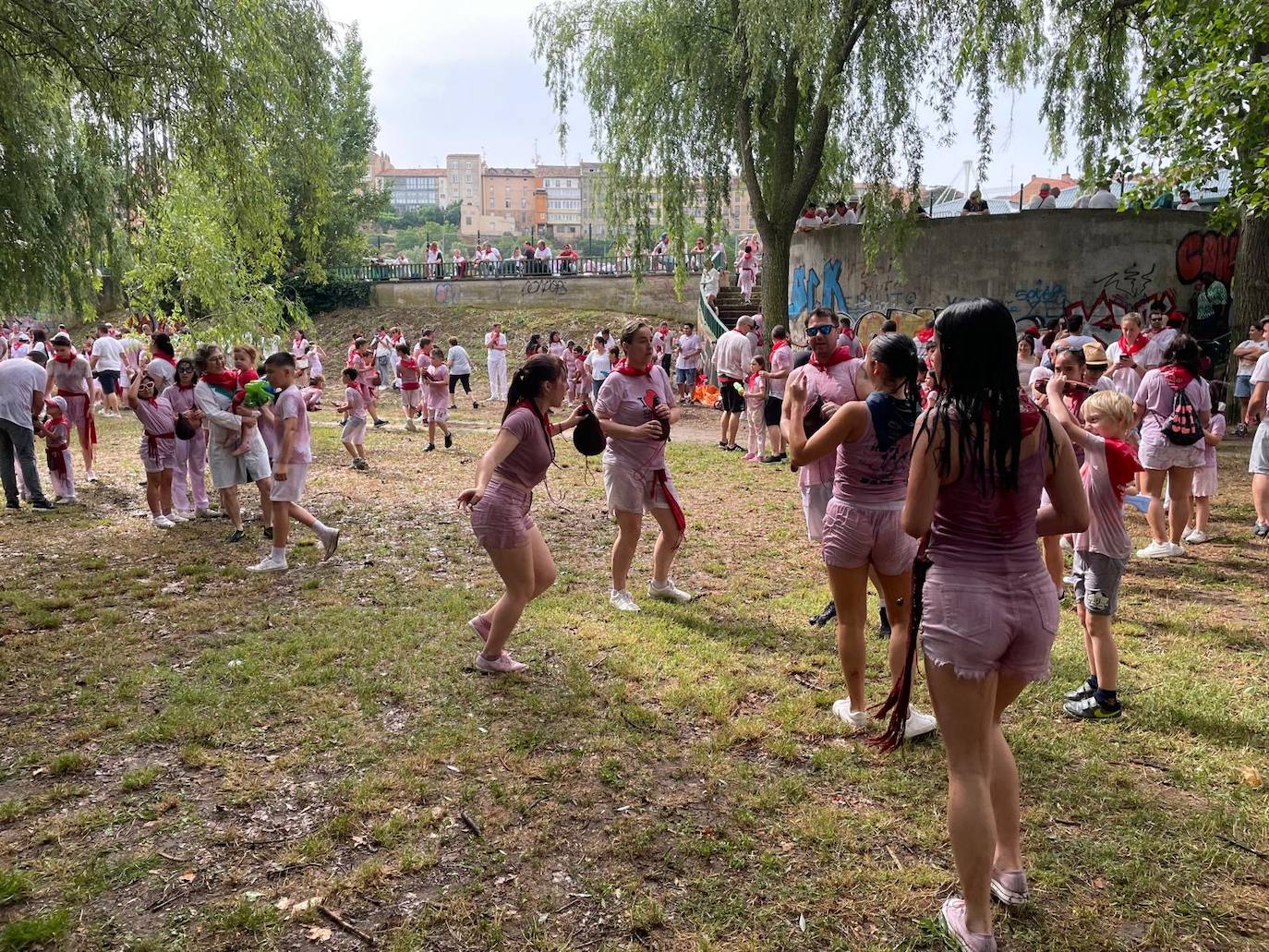 La Batalla del Vino infantil, en imágenes