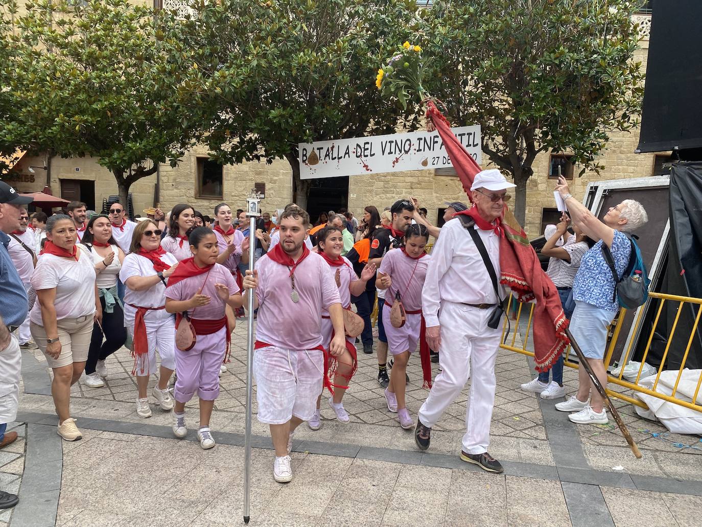 La Batalla del Vino infantil, en imágenes