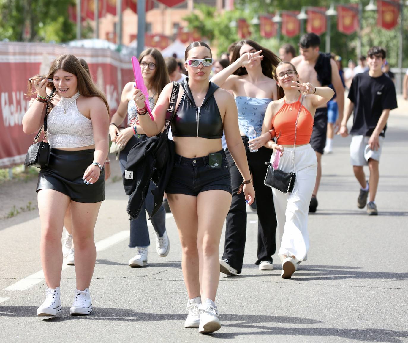 Inauguración de Holika con Raul Clyde como sorpresa