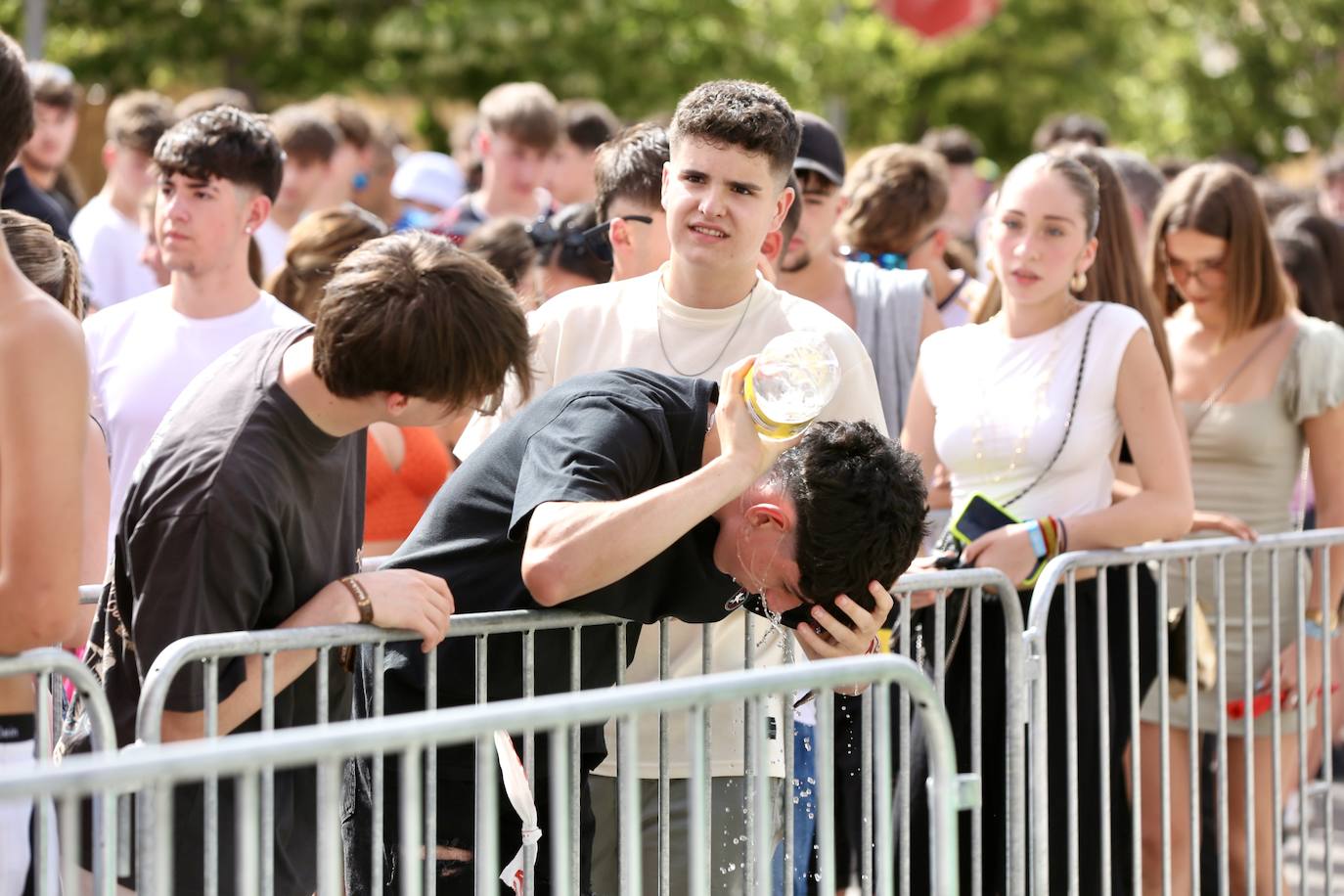 Inauguración de Holika con Raul Clyde como sorpresa