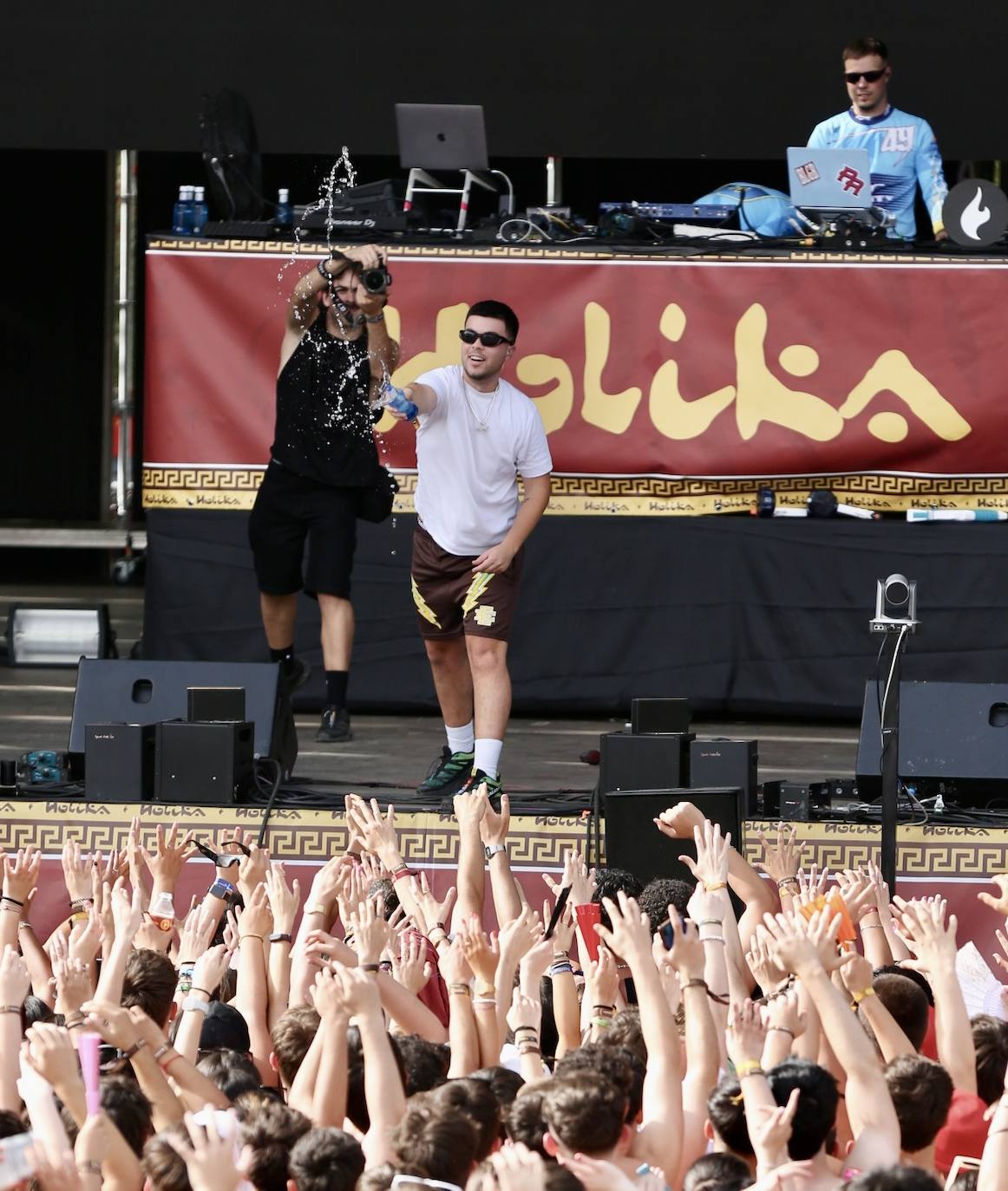 Inauguración de Holika con Raul Clyde como sorpresa