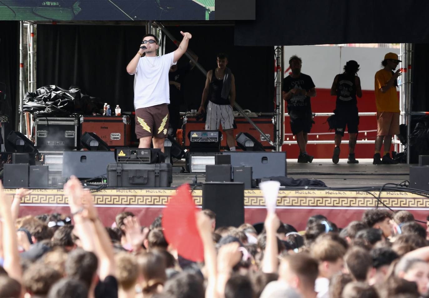 Inauguración de Holika con Raul Clyde como sorpresa